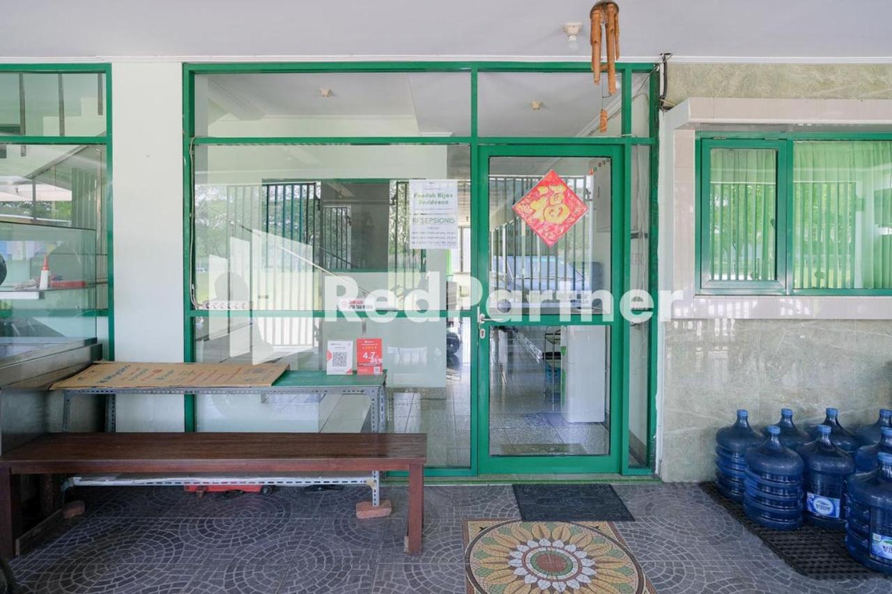 Pondok Hijau Syariah Mitra Reddoorz At Citraland Surabaya Kültér fotó